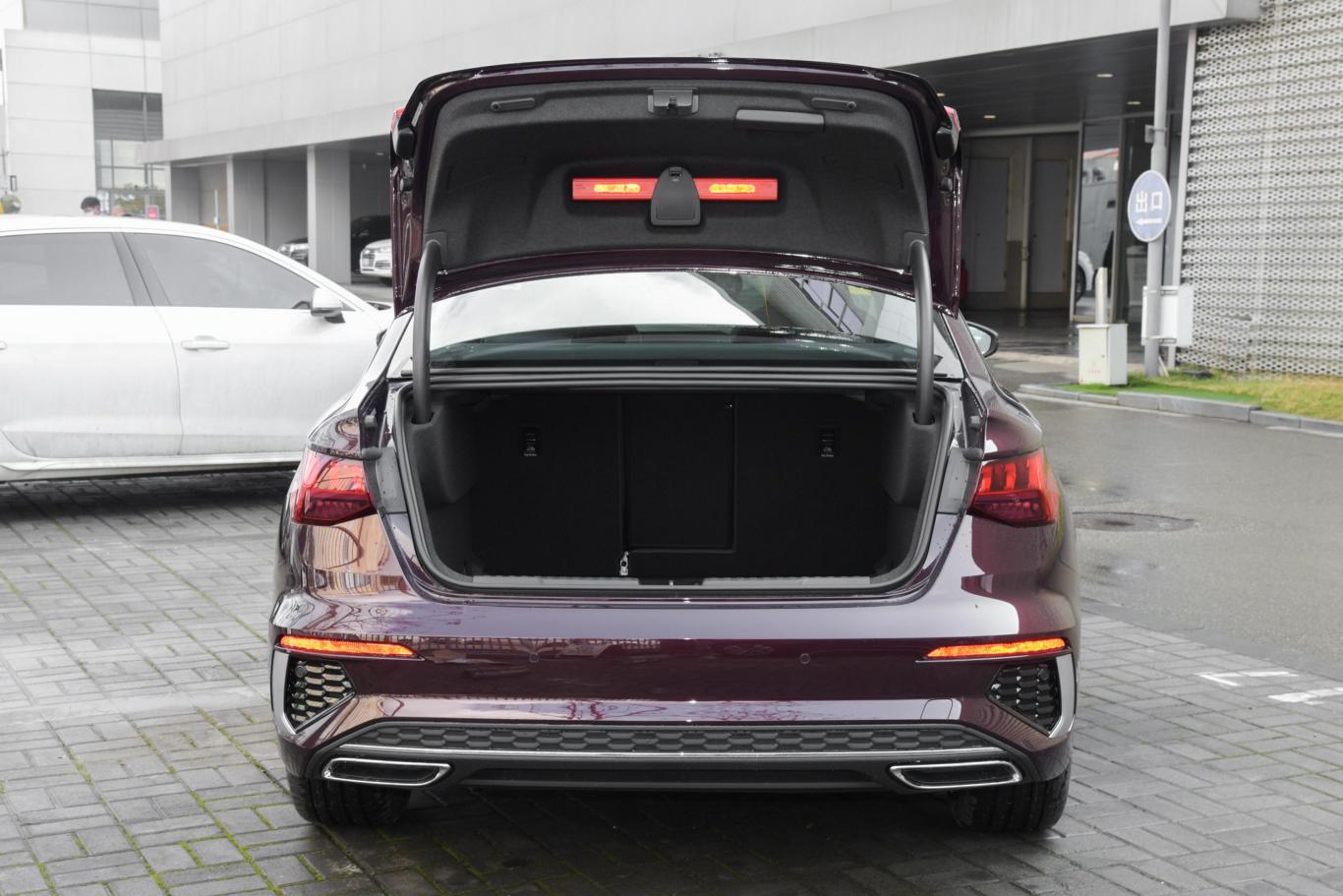 奥迪a3a3l limousine 35 tfsi 时尚运动型后备厢