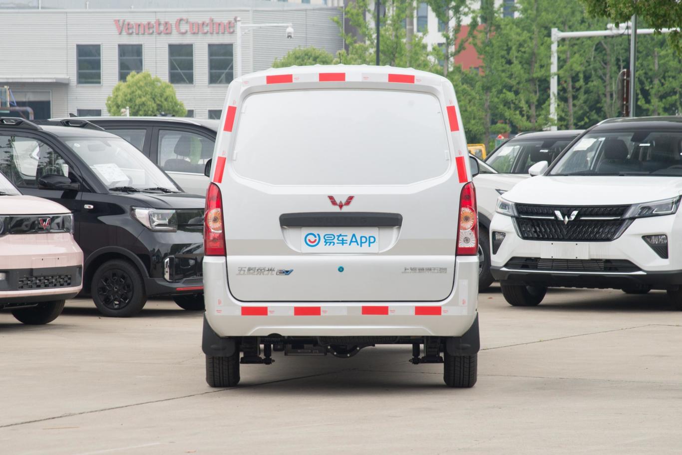 五菱荣光ev300km 封窗版基本型 鹏辉电池 2座正后水平