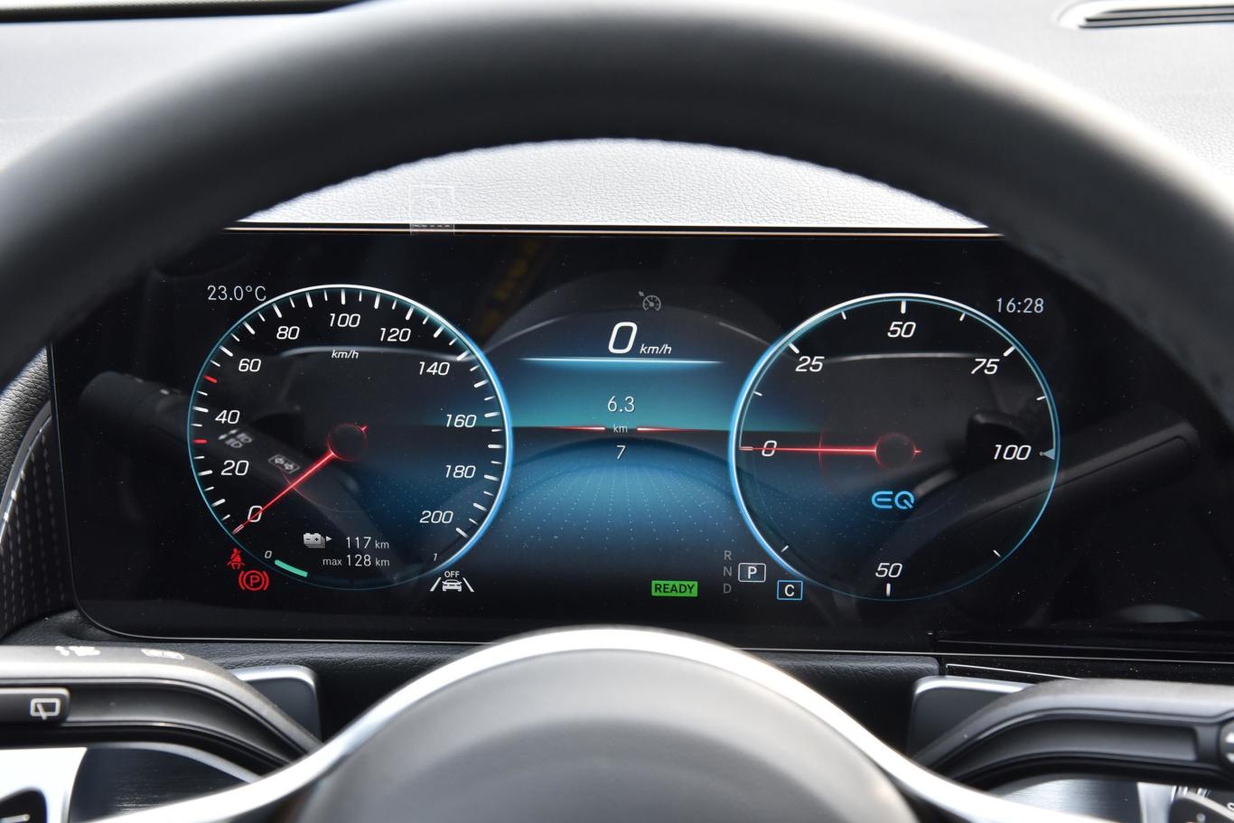 奔驰eqbeqb 260仪表盘