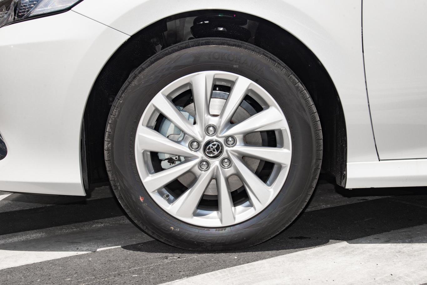 凯美瑞2.0gvp 领先版前轮毂造型