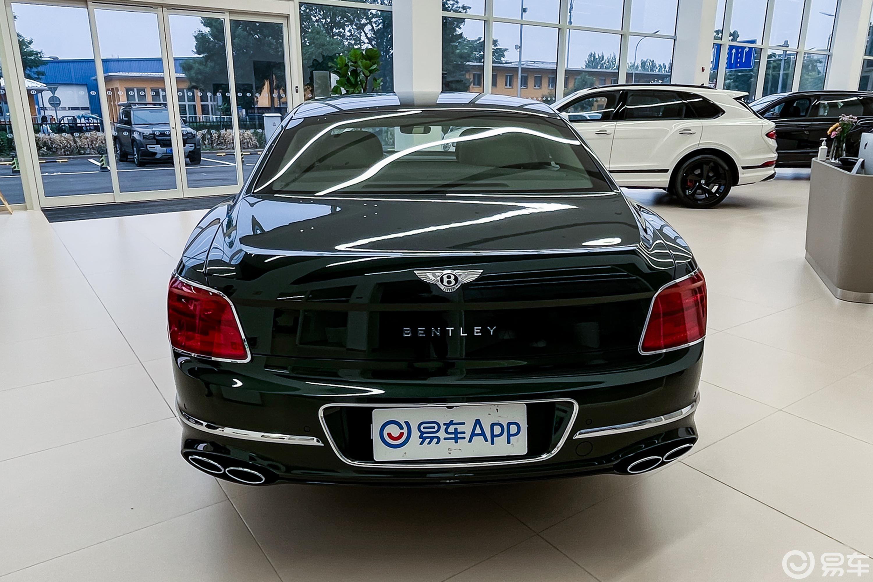 【飞驰4.0T V8 标准版正后水平图片-汽车图片大全】-易车
