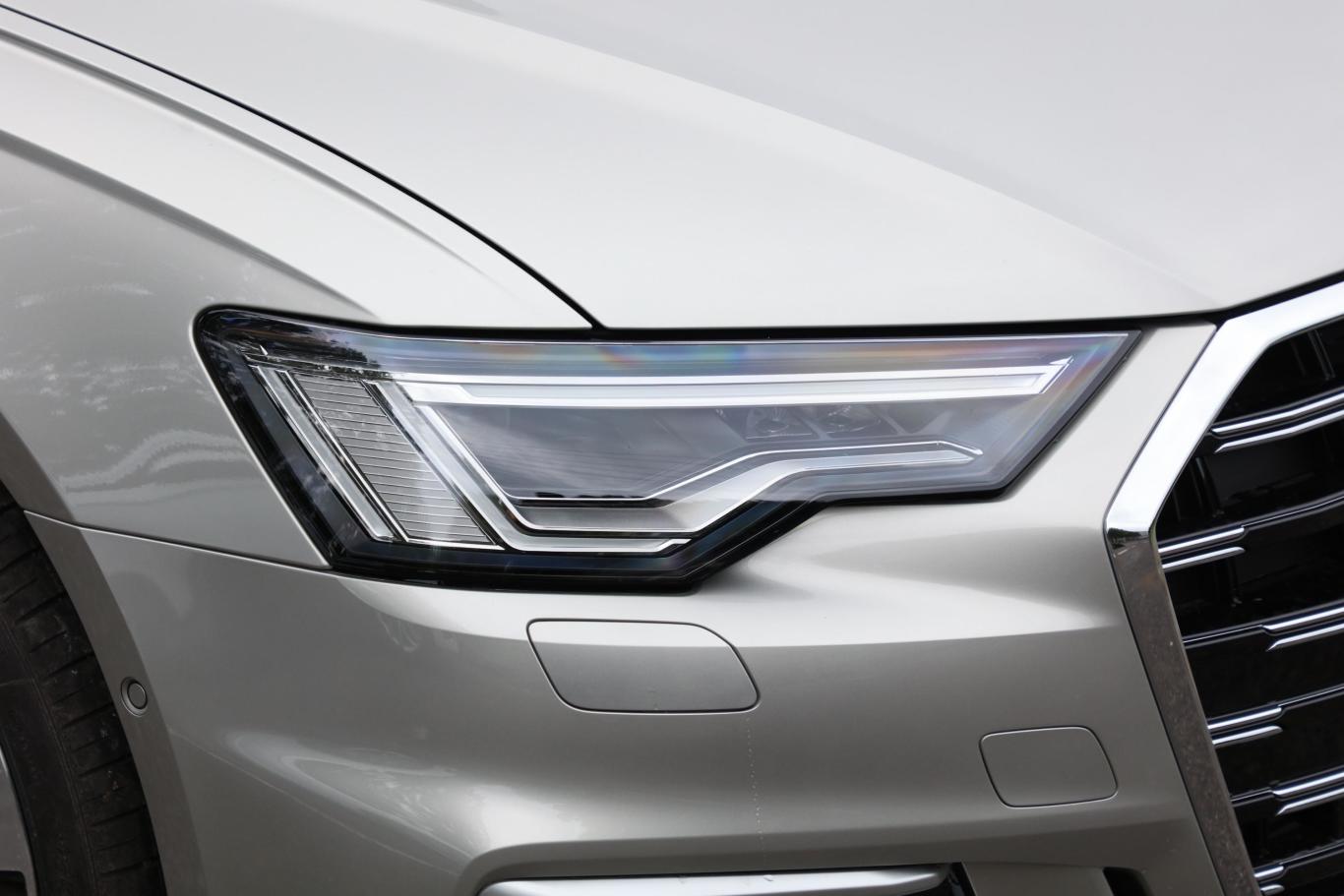 奥迪a6l45 tfsi quattro 臻选动感型大灯侧45度俯拍
