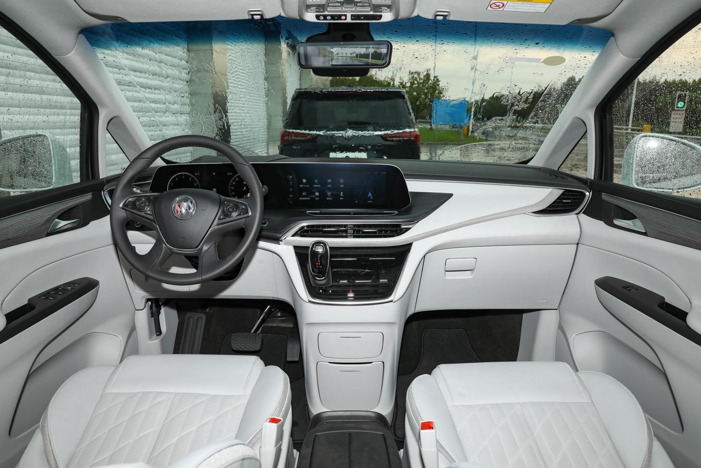 别克gl8改款 es陆尊 2.0t 豪华型-和悦版 7座内饰全景正拍