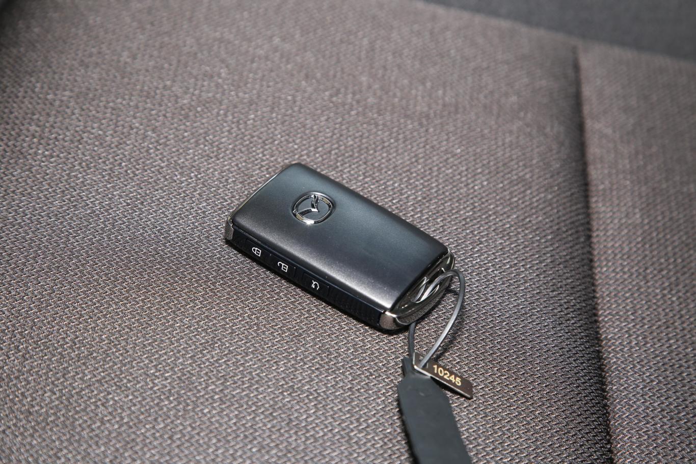 马自达3 昂克赛拉2.0l 自动质擎版钥匙正面