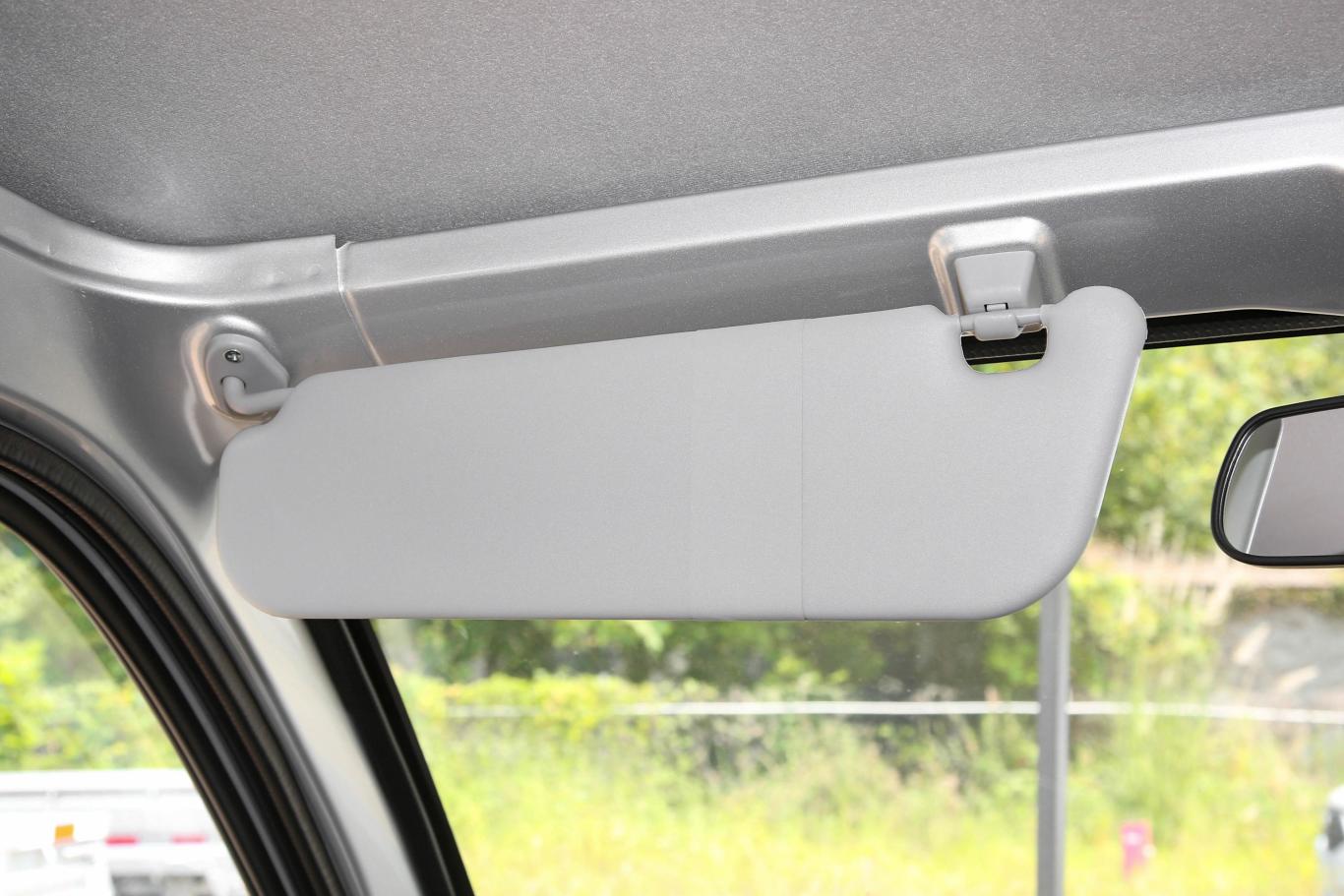 五菱荣光新卡1.5l 加长双排基本型 5座驾驶位遮阳板