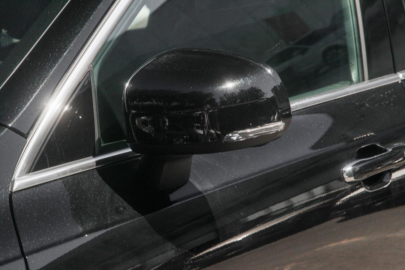 沃尔沃xc90b5 智行豪华版 7座主驾驶后视镜背面