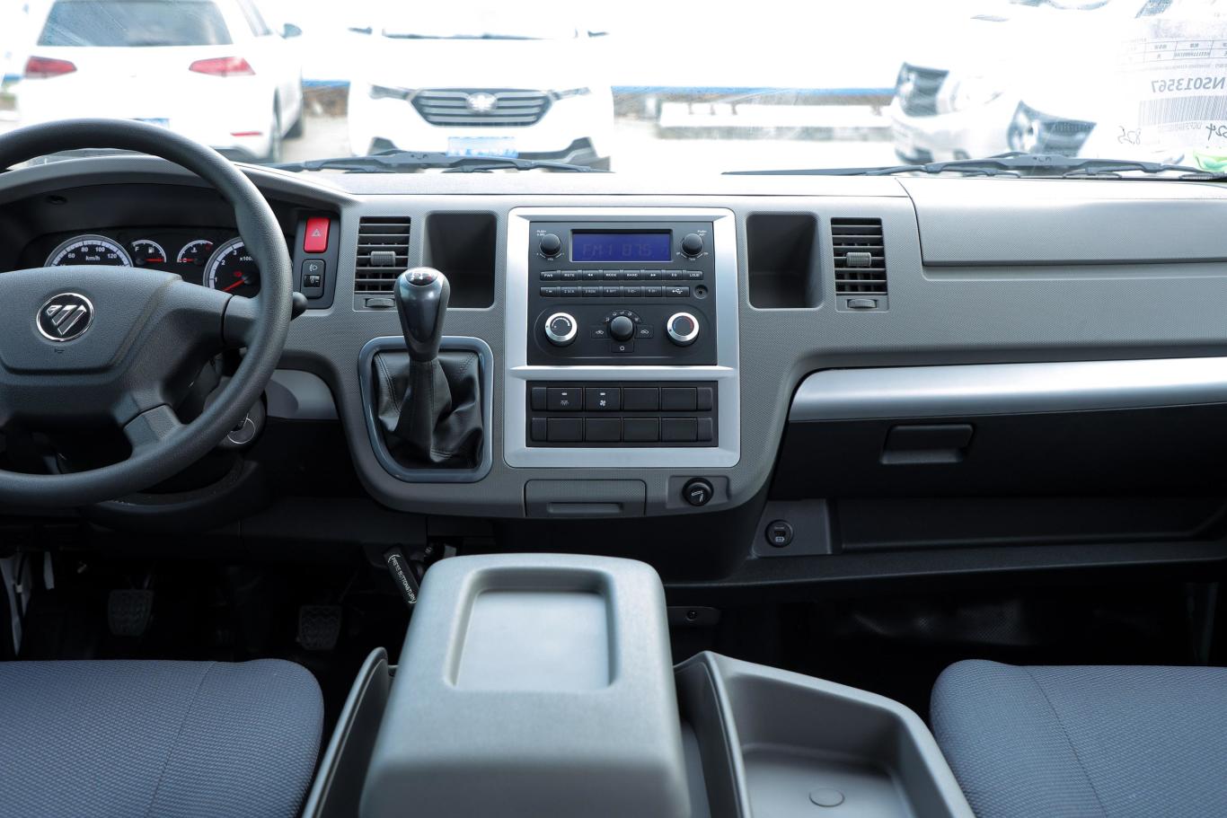 风景g9商旅版 2.4l 长轴高顶客车 9座中控台整体