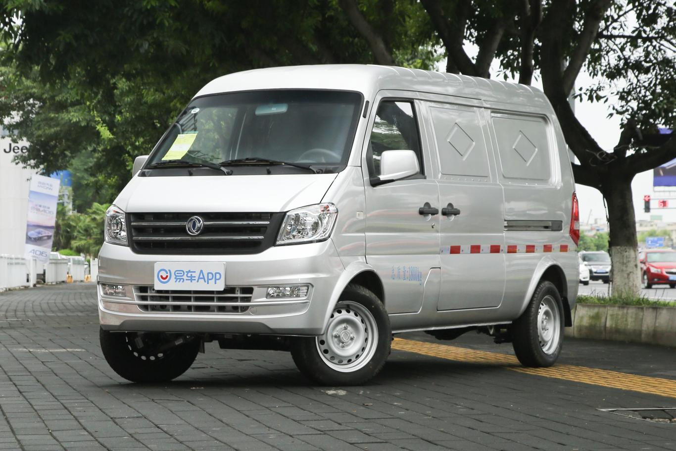 东风小康k05s1.3l 基本型 2座侧前45度车头向左水平