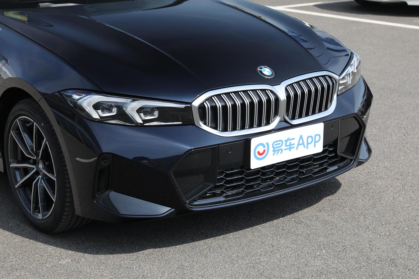 【宝马3系320i M运动套装前格栅侧俯拍图片-汽车图片大全】-易车