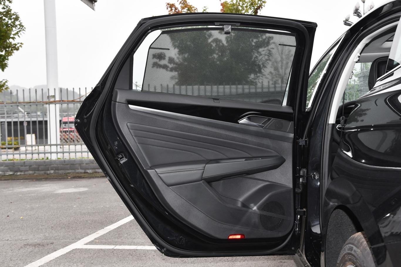 帕萨特330tsi 尊贵版驾驶员侧后车门