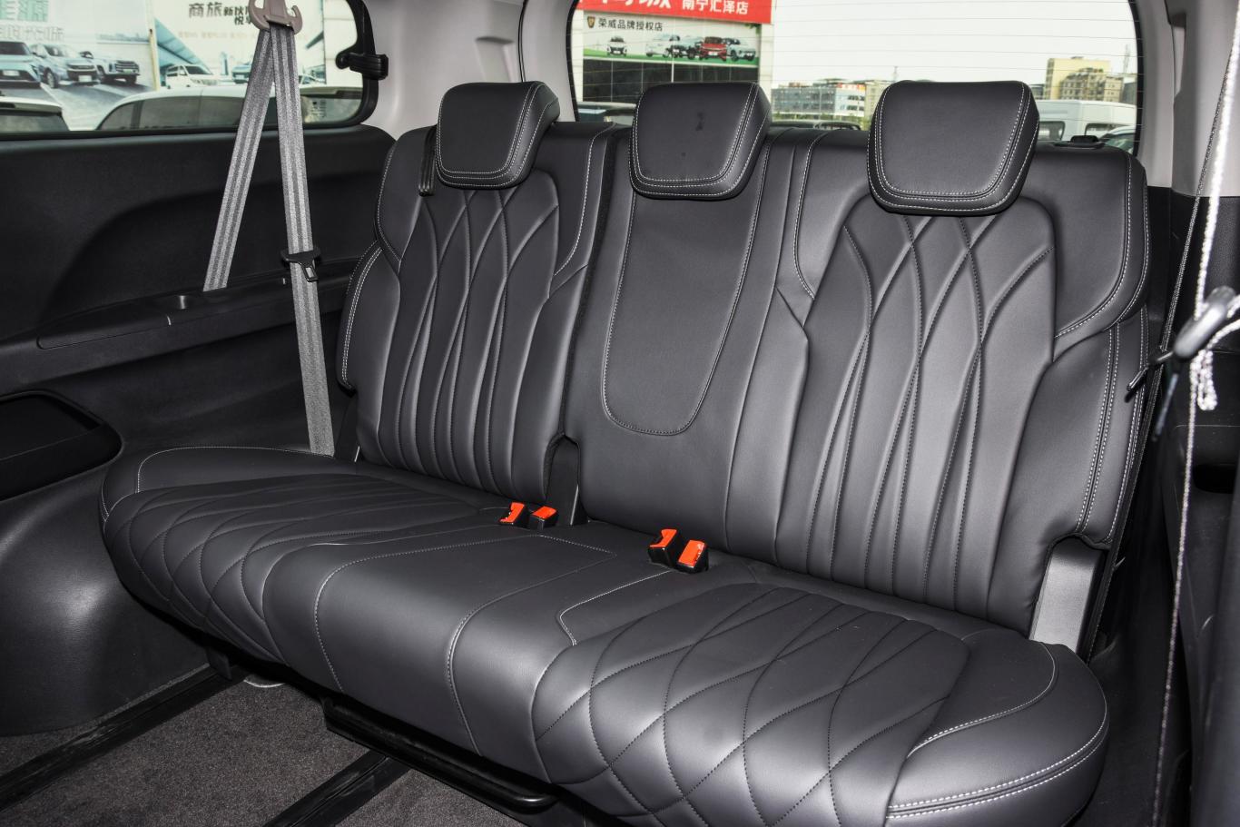 大通g20plus 2.0t 自动豪华版 柴油第三排座椅