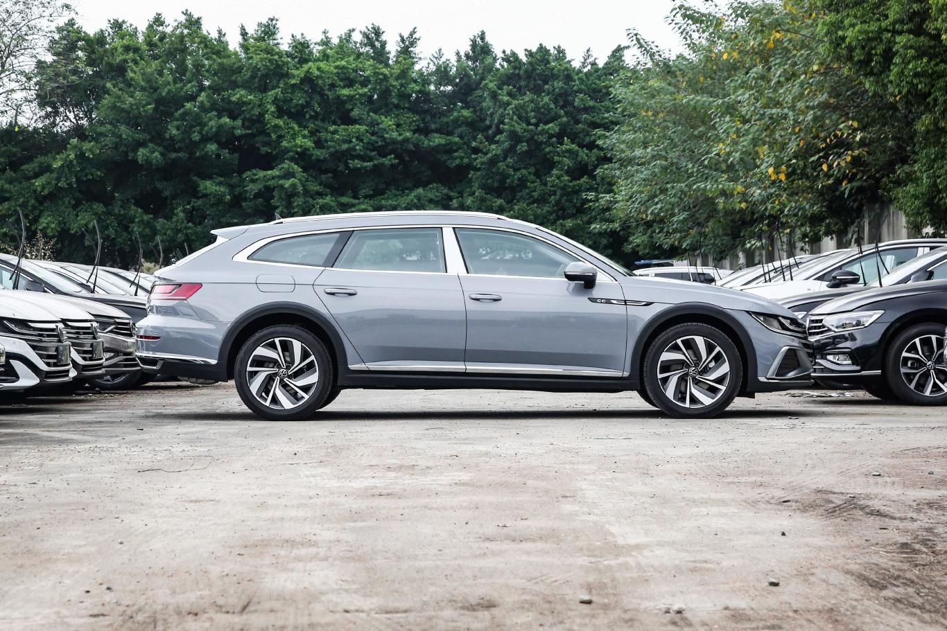【一汽-大众CC猎装车 330TSI 猎目版正侧车头向右水平图片-汽车图片大全】-易车
