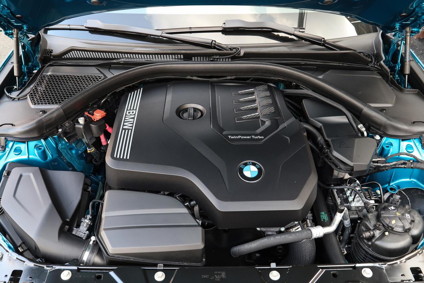 宝马3系325li xdrive m运动套装发动机/电机特写