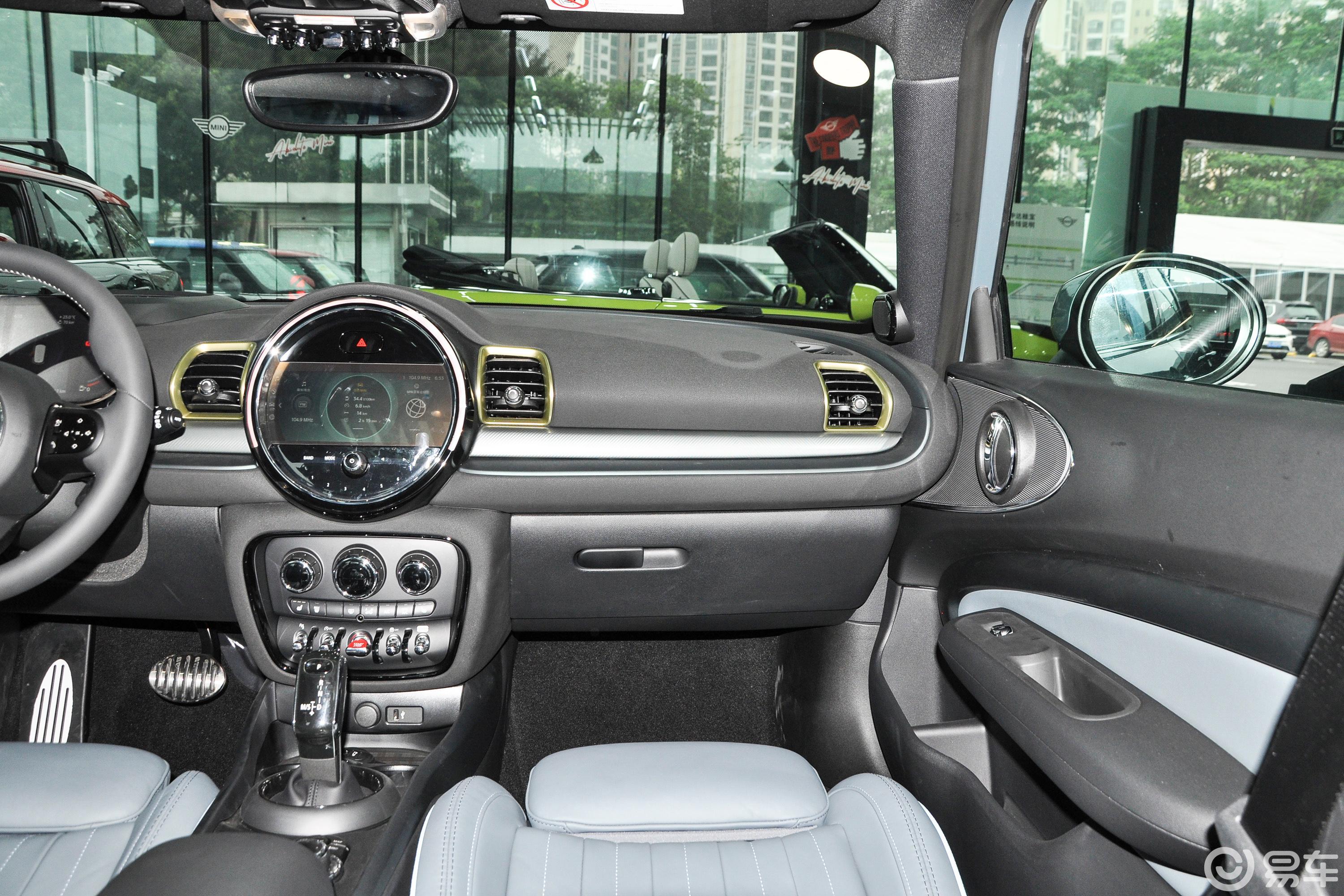 【MINI JCW CLUBMAN2.0T JOHN COOPER WORKS 自在特别版副驾驶位区域图片-汽车图片大全】-易车