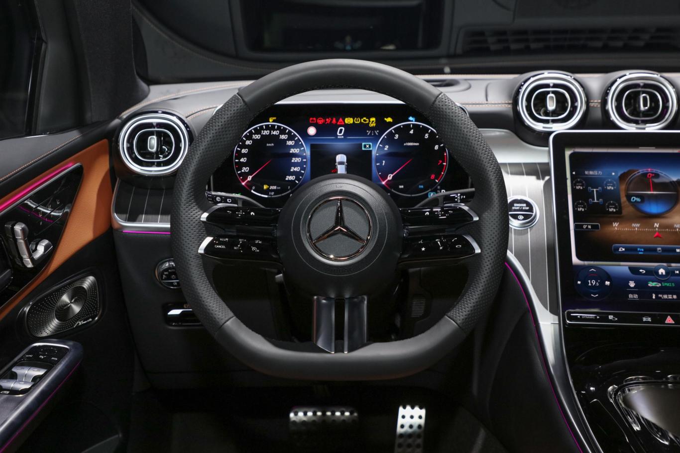 奔驰glcglc 300 l 4matic  豪华型 5座方向盘