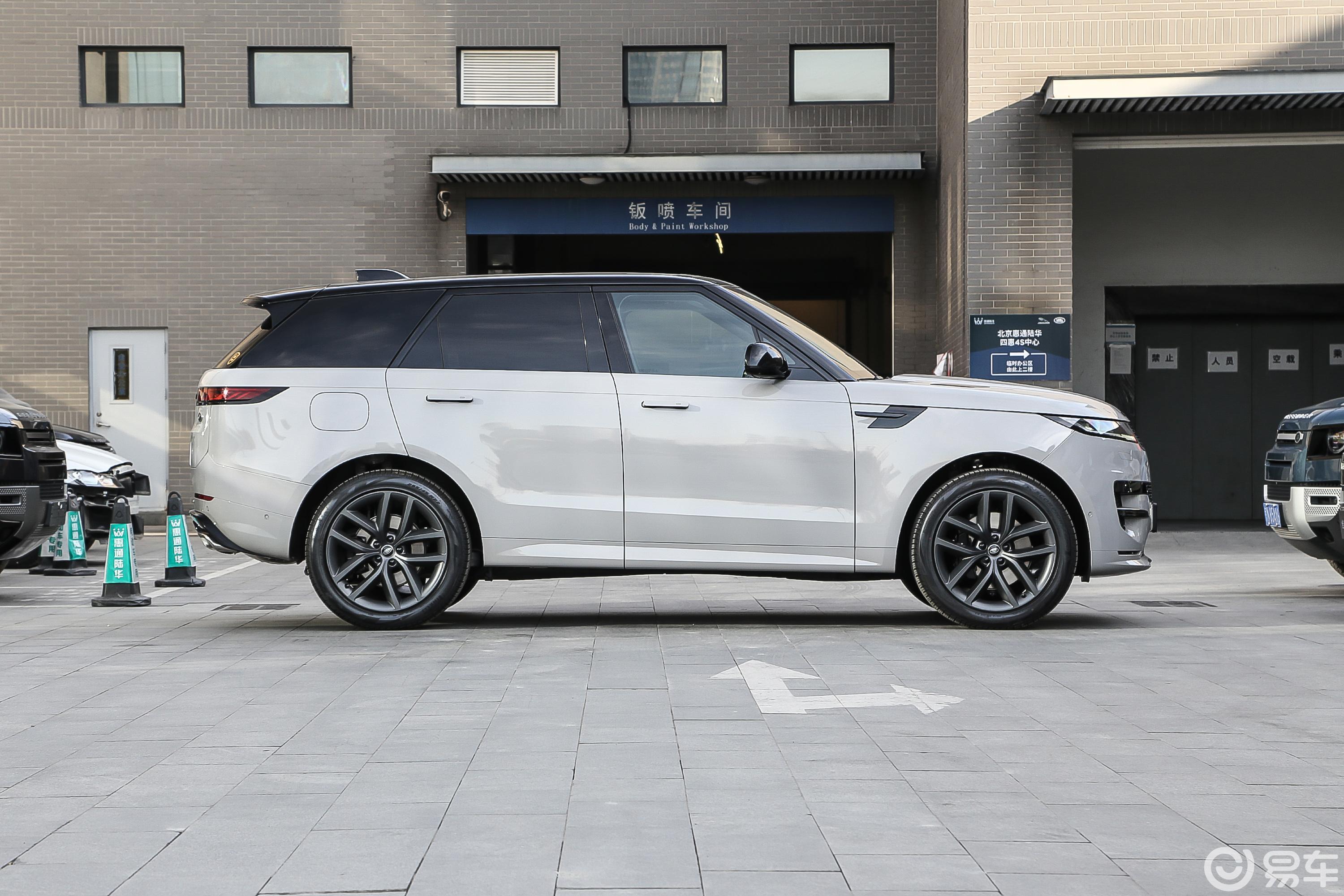 【揽胜运动版3.0T Dynamic HSE正侧车头向右水平图片-汽车图片大全】-易车