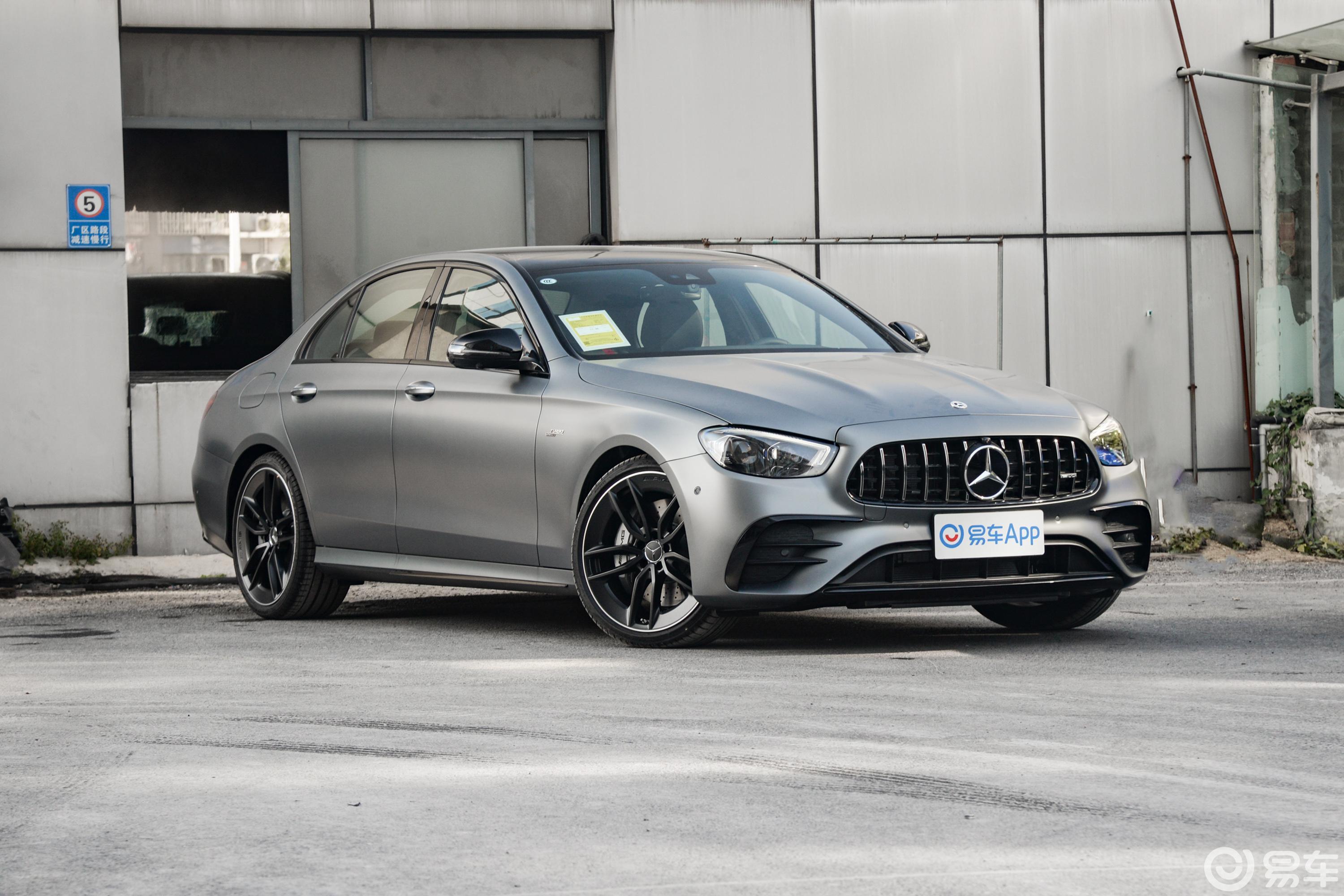 【奔驰E级 AMGAMG E 53 4MATIC+侧前45度车头向右水平图片-汽车图片大全】-易车