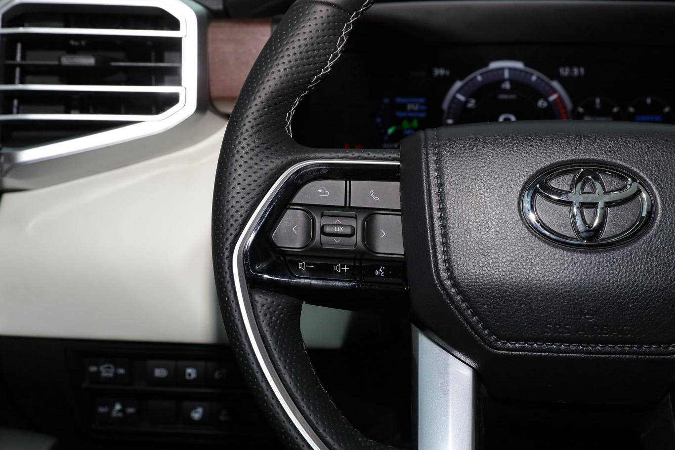 红杉混动 3.5t 四驱platinum左侧方向盘功能按键