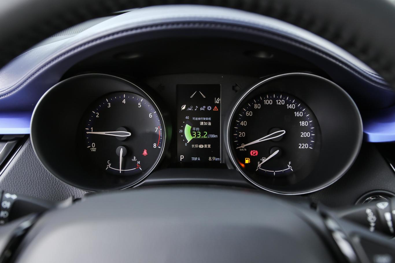 丰田c-hr2.0l 豪华版仪表盘