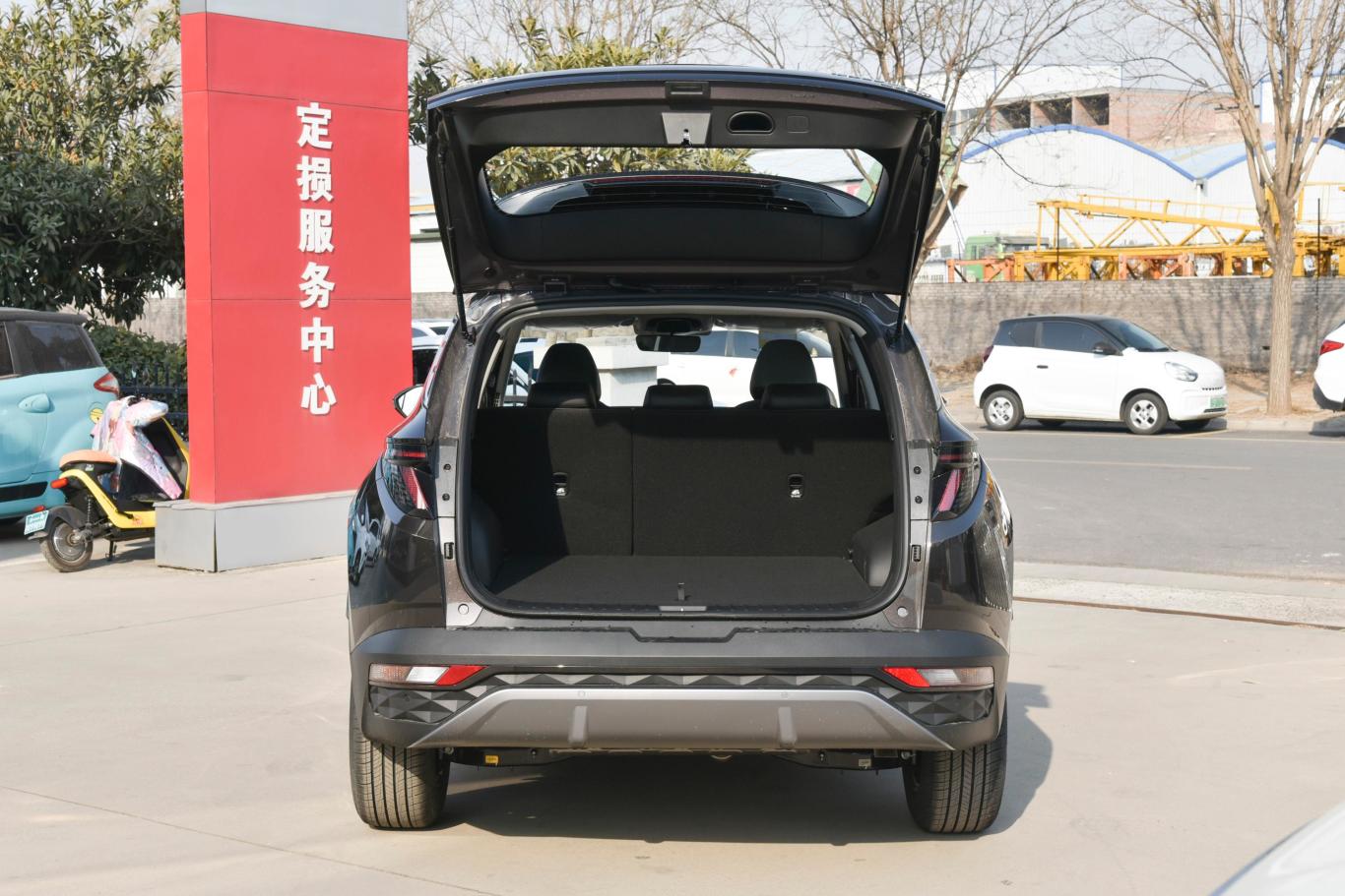 途胜途胜l 1.5t 自动两驱精英版后备厢