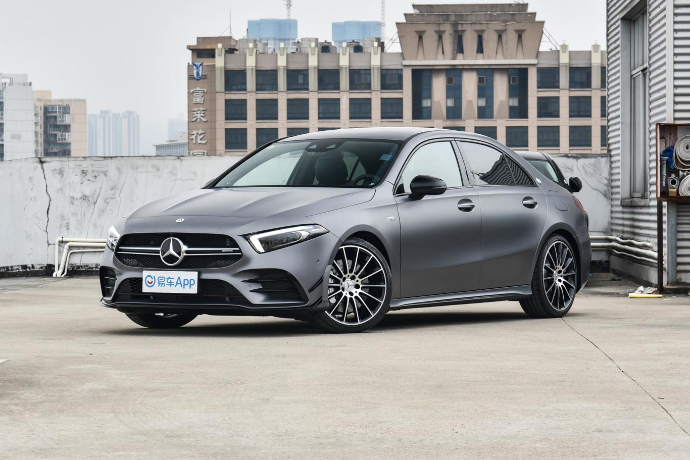 奔驰a级 amgamg a 35 l 4matic侧前45度车头向左水平