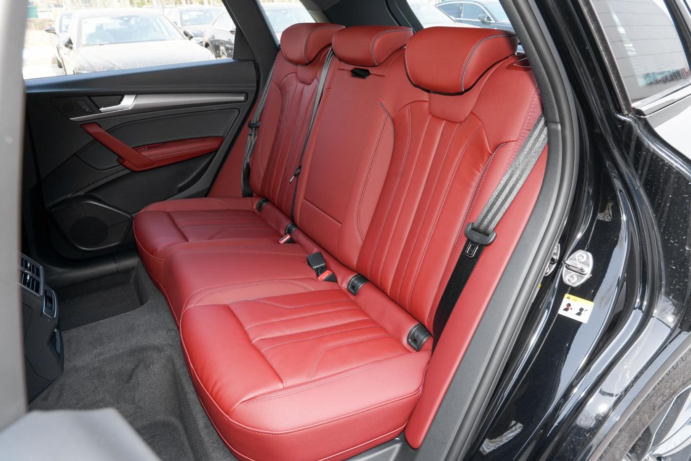 奥迪q5l40 tfsi 豪华动感型后排座椅