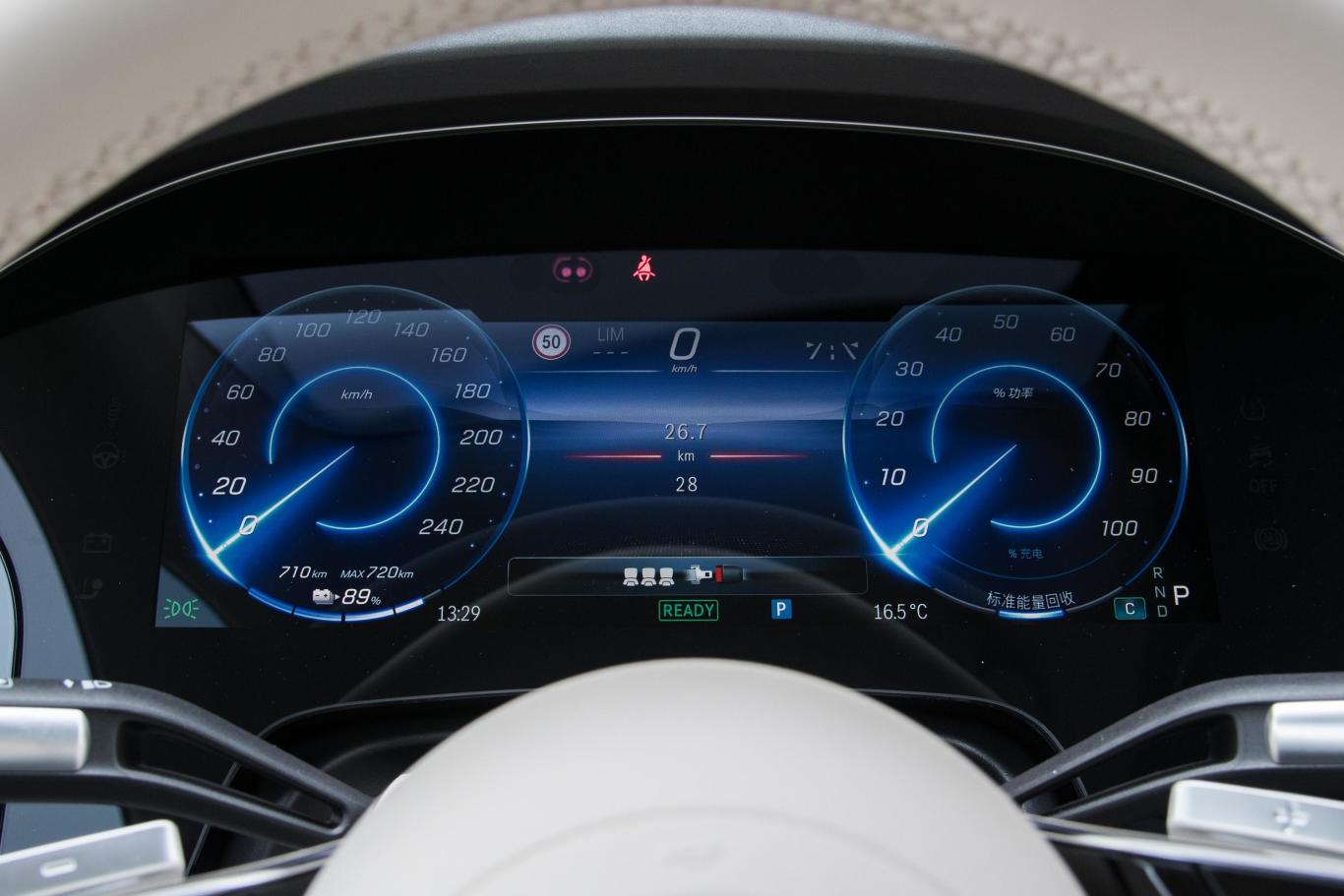 奔驰eqs450  先锋版仪表盘