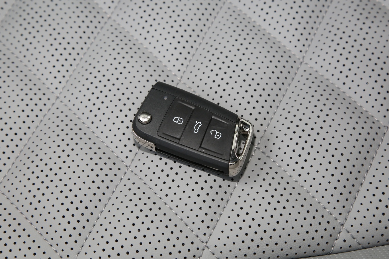 探岳x改款 380tsi 四驱旗舰智慧版钥匙正面