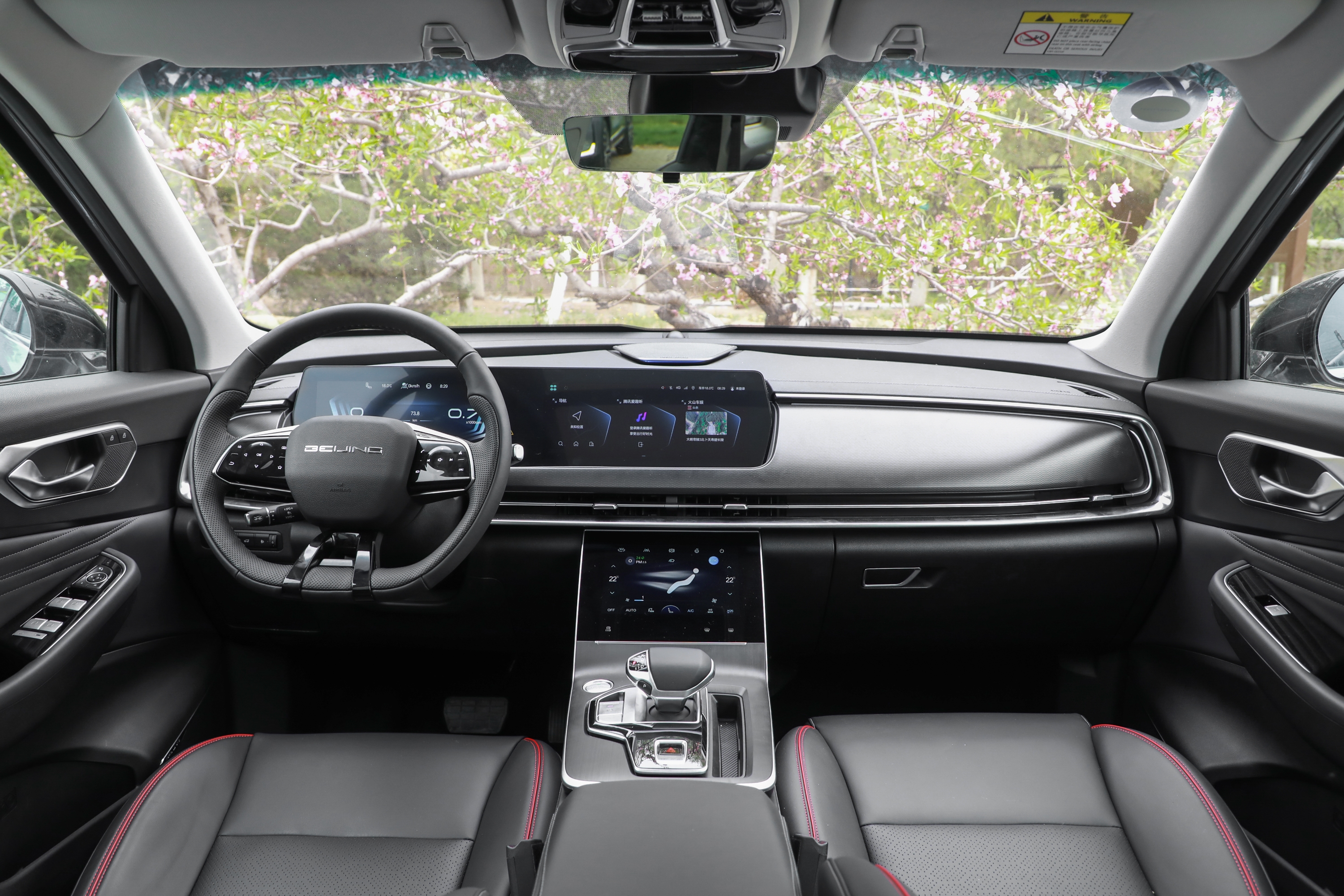 底盘与悬架方面,不得不说北京汽车这些年的进步确实很大,驾驶着北京x7