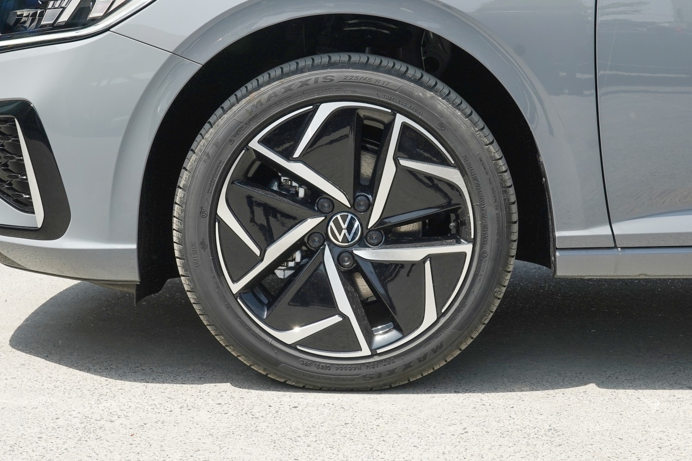 朗逸300tsi 双离合星空永逸版前轮毂造型