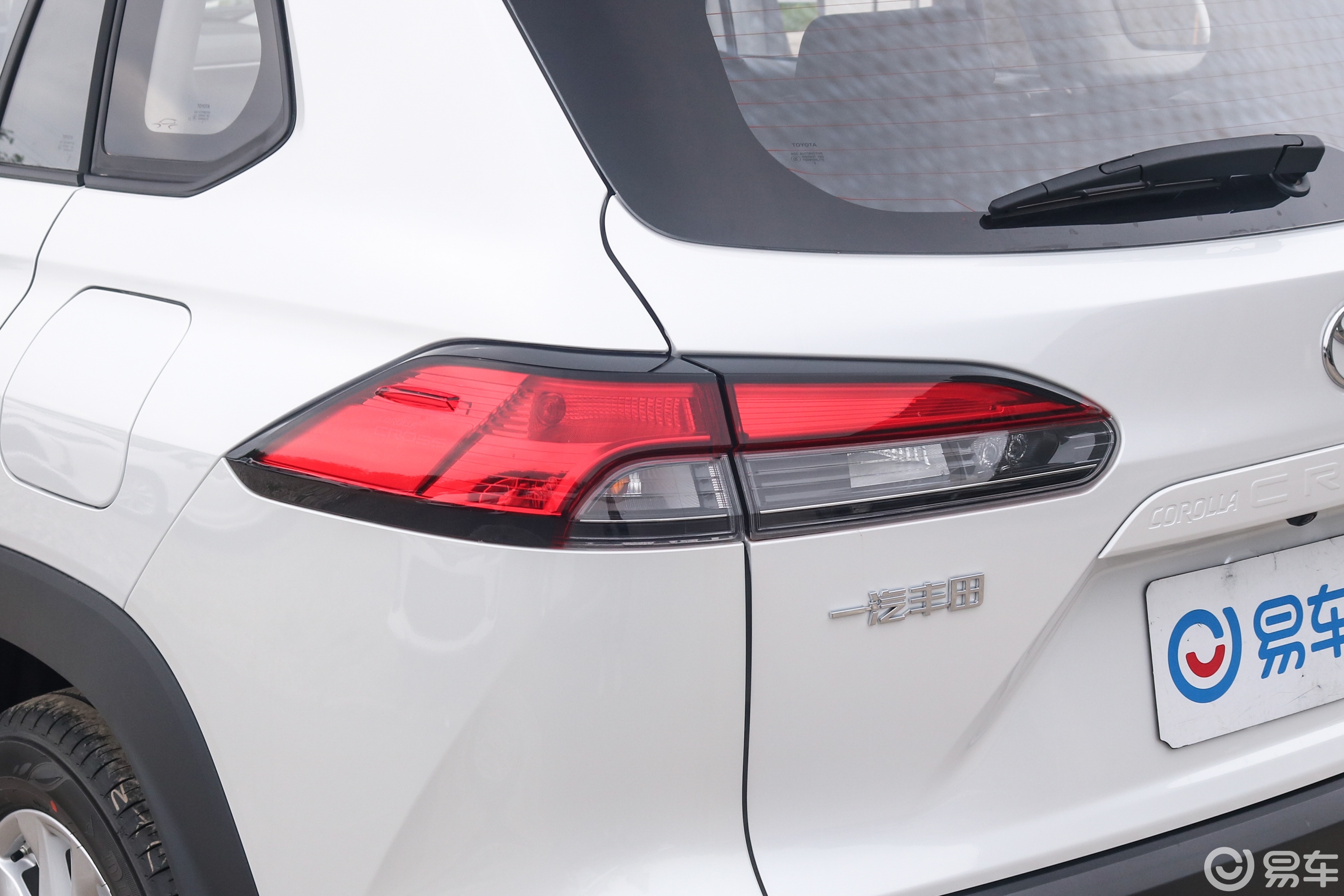 【卡罗拉锐放2.0L 豪华CARE版尾灯侧45度俯拍图片-汽车图片大全】-易车