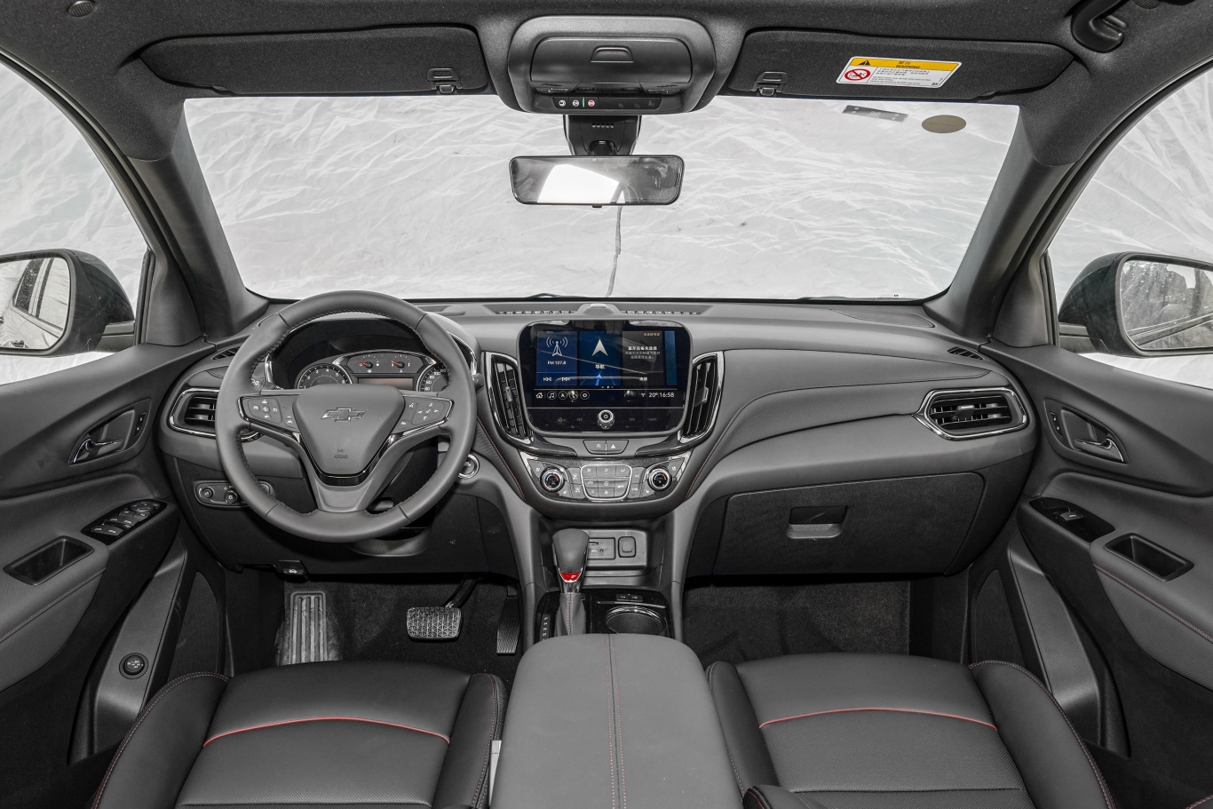 探界者轻混 2.0t rs 四驱智能捍界版内饰全景正拍