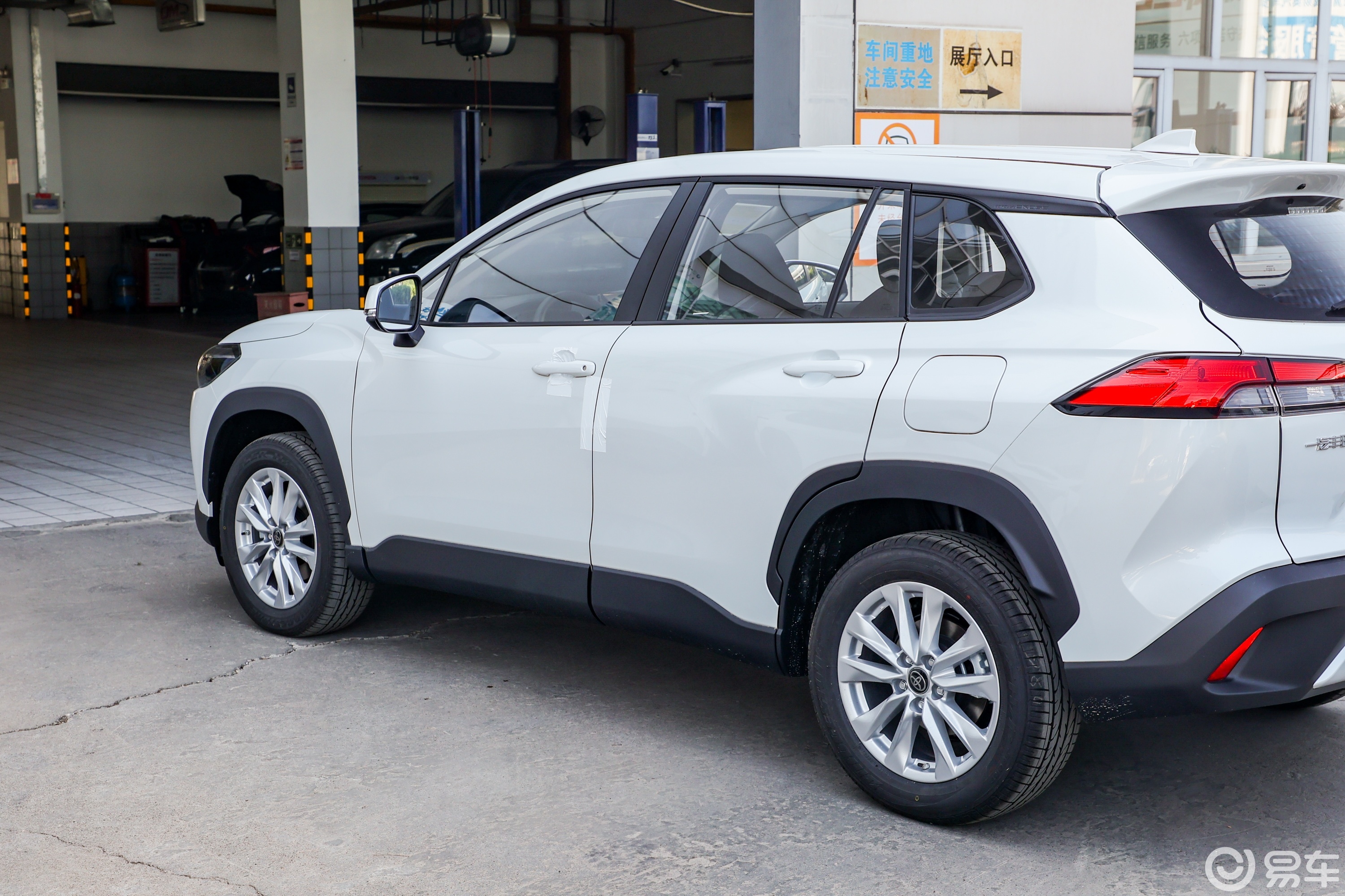 【卡罗拉锐放2.0L 豪华版外观细节图片-汽车图片大全】-易车