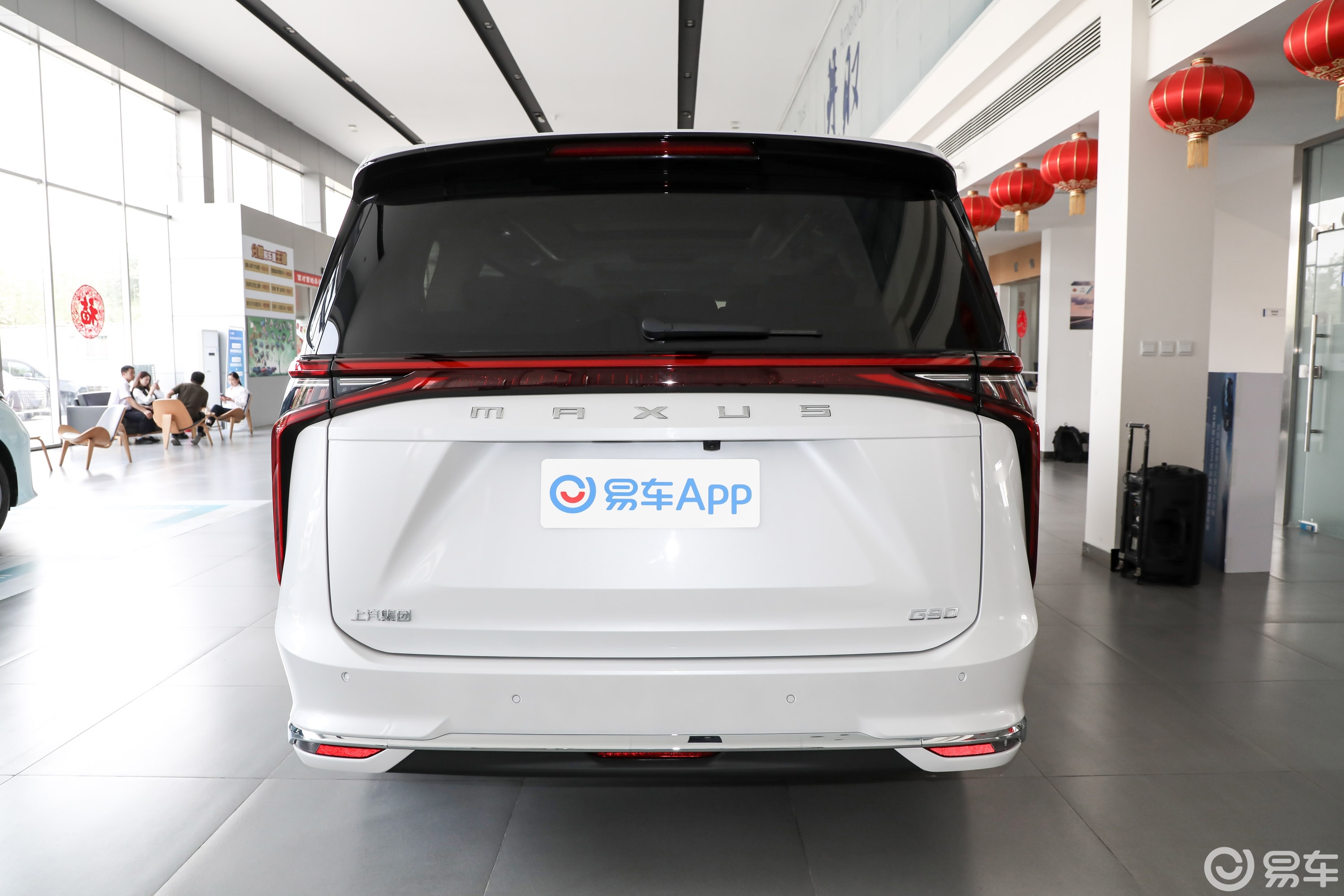 【上汽大通MAXUS G902.0T 星云版 7座正后水平图片汽车图片大全】易车