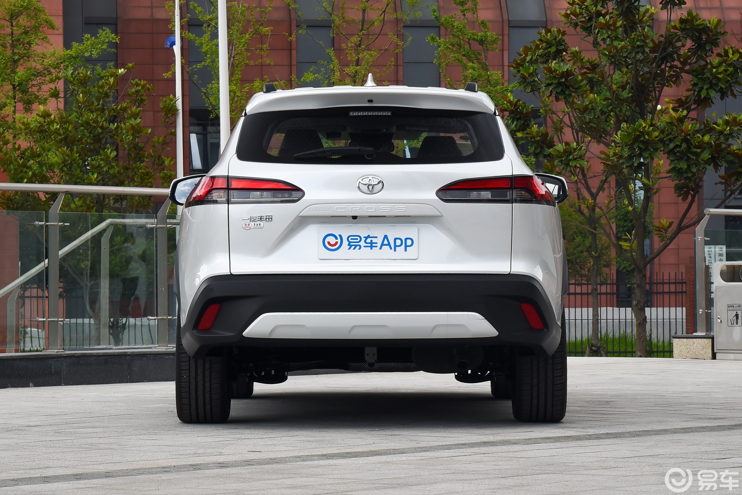 【卡罗拉锐放2.0L 旗舰版正后水平图片-汽车图片大全】-易车