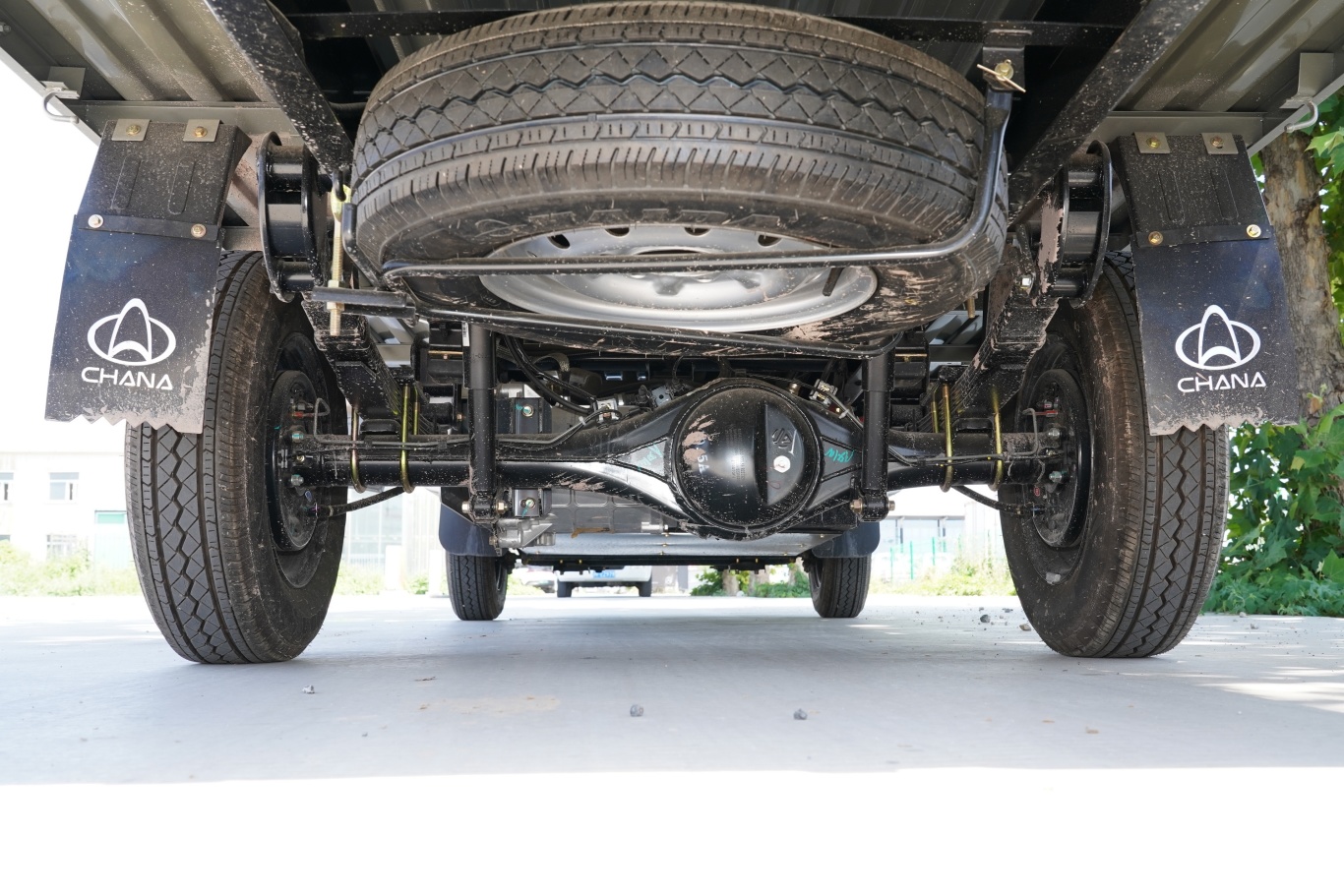 跨越王x1 ev230km 载货车3.05米后悬架整体