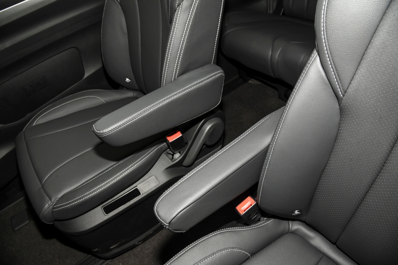 大通g20改款 es 2.0t 手动超值版 7座 柴油后排