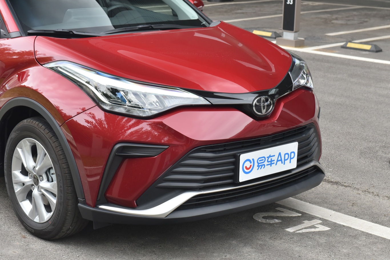 奕泽2.0l 奕行版前格栅侧俯拍