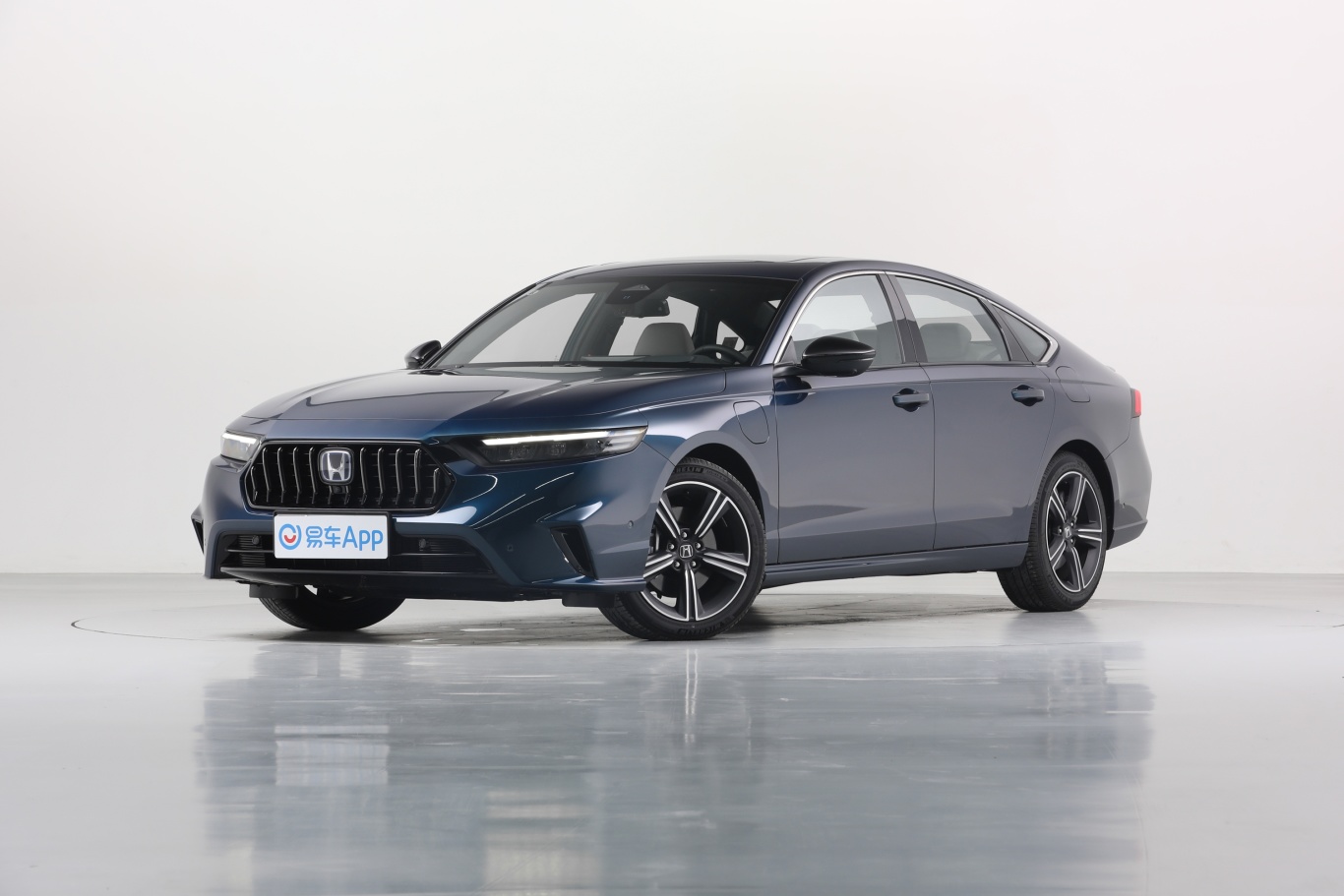【英仕派 e:PHEV2.0L 82km 智耀版侧前45度车头向左水平图片-汽车图片大全】-易车
