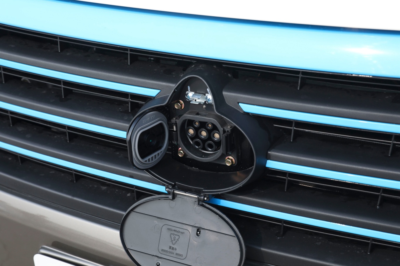 【跨越星v7 ev270km 高配版 2座慢充充电口图片-汽车图片大全】-易车