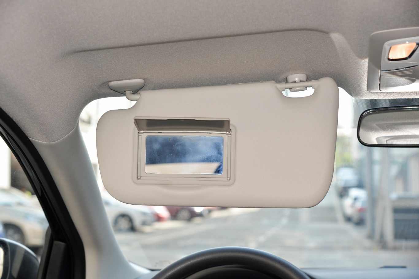 轩逸改款 经典 1.6l xe舒适版驾驶位遮阳板