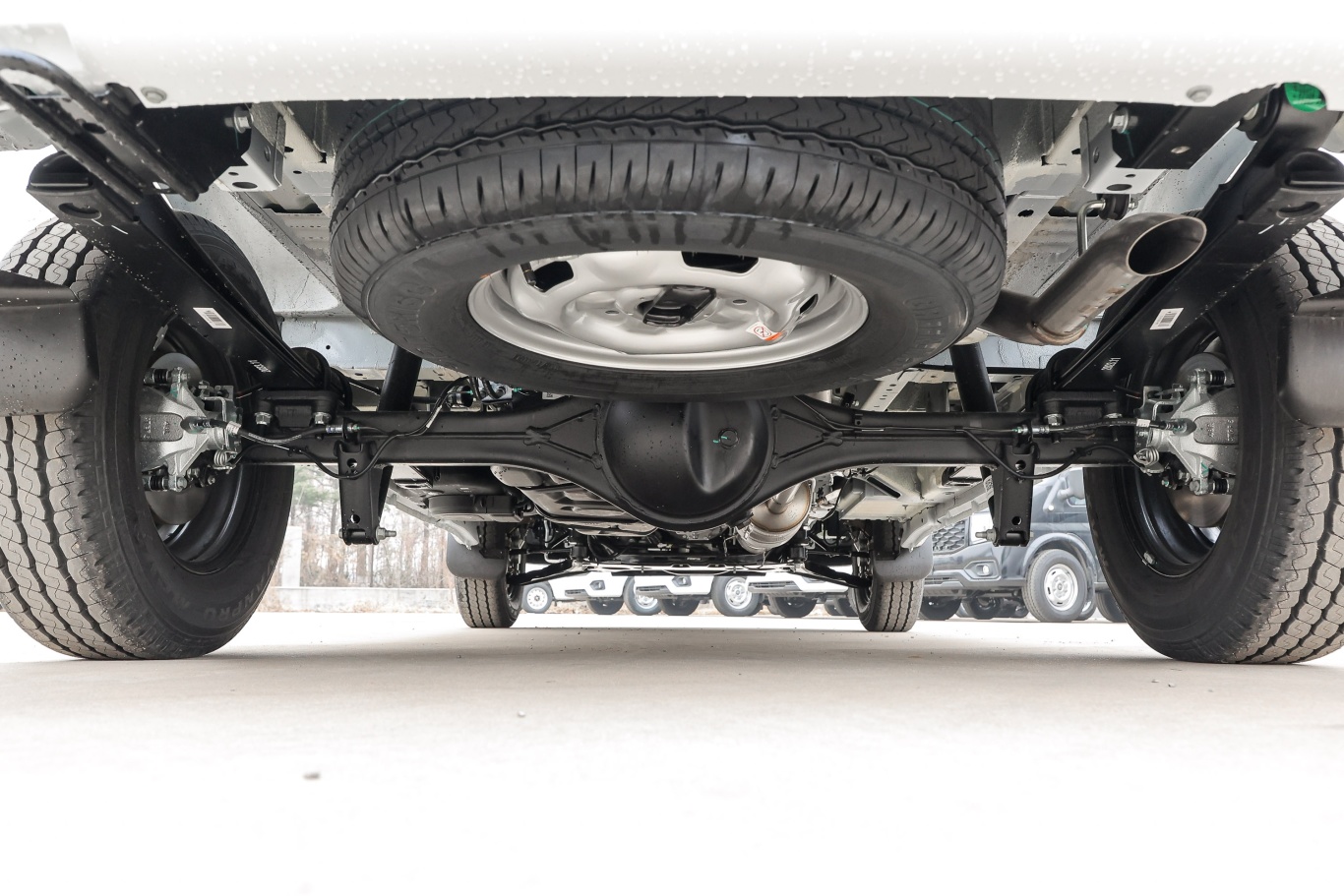 江铃福顺2.0t 手动短轴中顶商运型多功能乘用车 6座 柴油后悬架整体