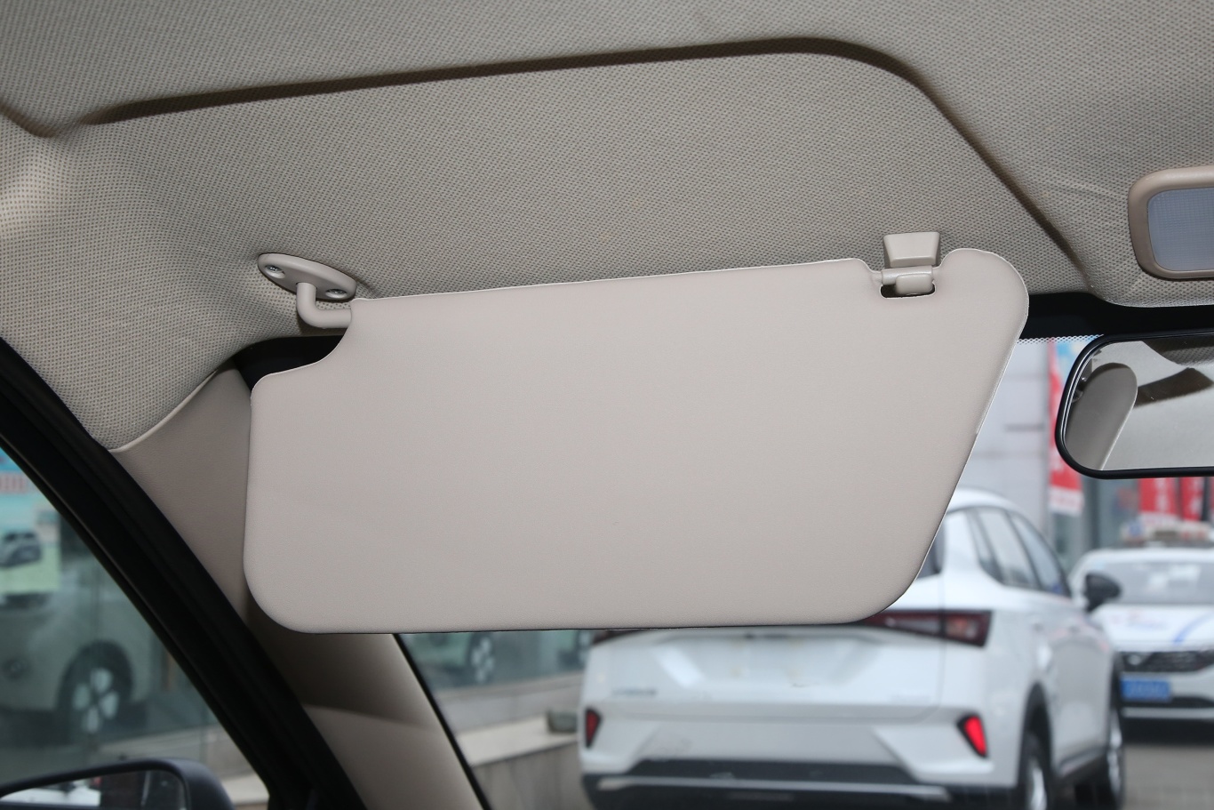 五菱宏光s经典版 1.5l 手动基本版 5座驾驶位遮阳板