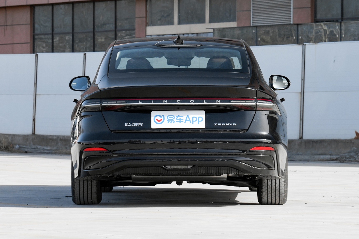 林肯z混动 2.0t 尊尚版正后水平