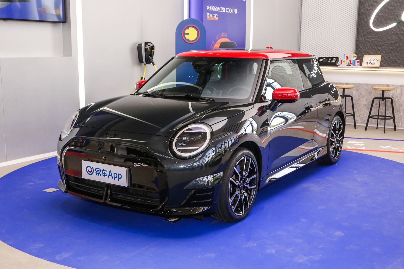 【电动MINI COOPER452km COOPER SE 赛车手侧前45度车头向左水平图片-汽车图片大全】-易车