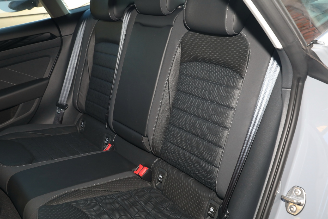 一汽-大众cc众享款 猎装车 380tsi 猎心版后排空间