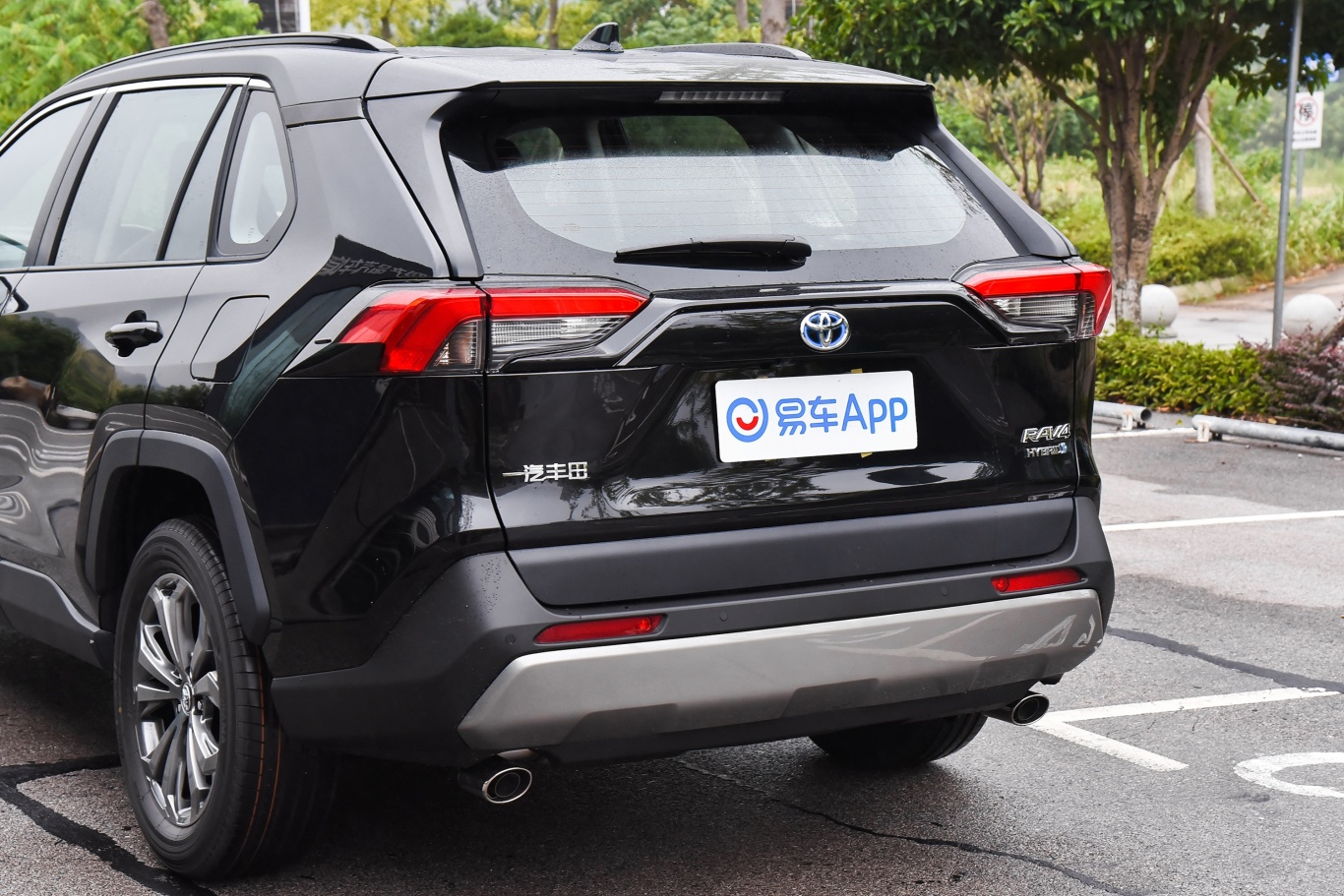 【RAV4荣放双擎 2.5L 两驱精英PLUS版车尾特写图片-汽车图片大全】-易车