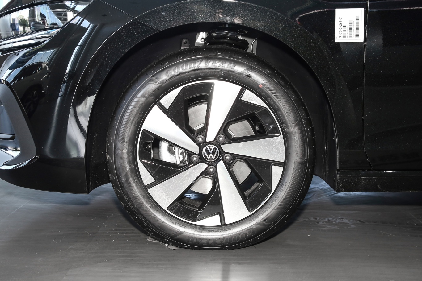 迈腾300tsi 尊享版前轮毂造型