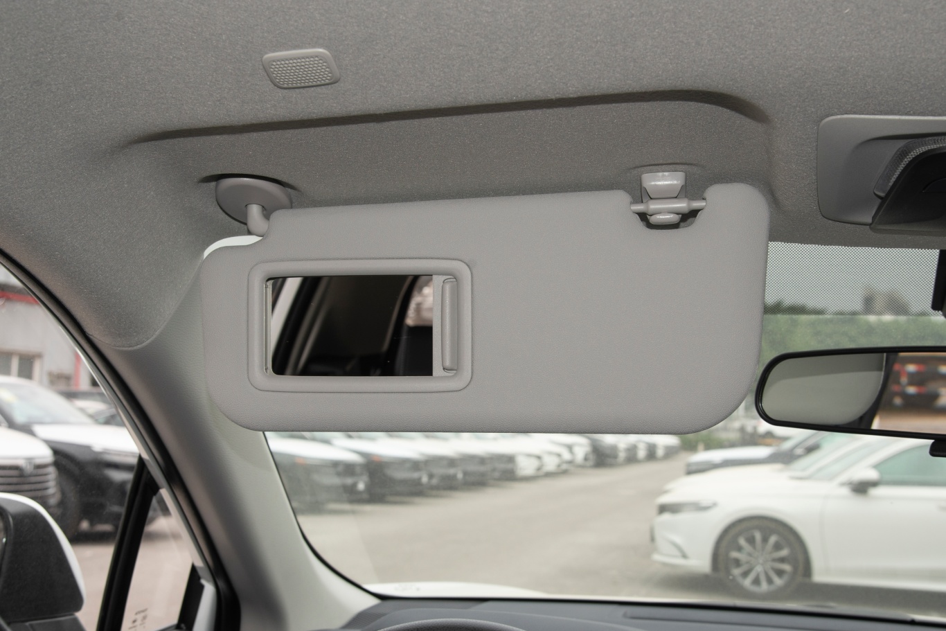 锋兰达2.0l 精英plus版驾驶位遮阳板