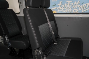 后排空间